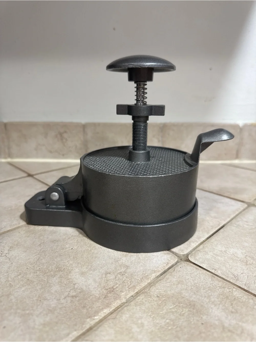 Bellemain Adjustable Burger Press with Auto Expeller - Heavy Duty Aluminum